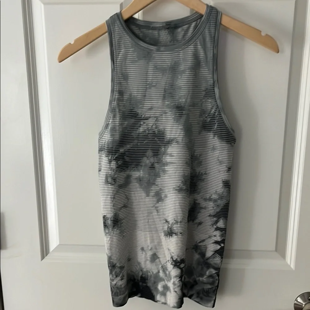Peloton x Lululemon Gray Racerback Tank with Pink Logo Sz 4 - Picture 3 of 5